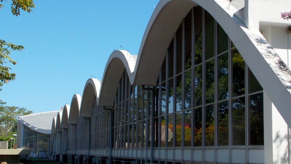 Biblioteca do ITA. Os prédios do ITA foram projetados pelo arquiteto Oscar Niemeyer. Foto: Jorge Gripp