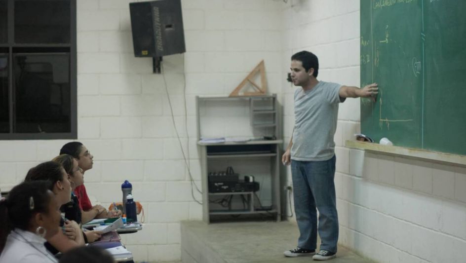 O curso pré-vestibular CASDvest, totalmente gerenciado por alunos do ITA, ajuda a realizar o sonho de vários alunos carentes de entrar numa universidade.