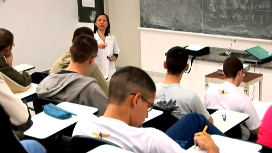 Sala de aula do primeiro ano de engenharia. Os alunos têm aulas teóricas pela manhã e laboratórios à tarde.