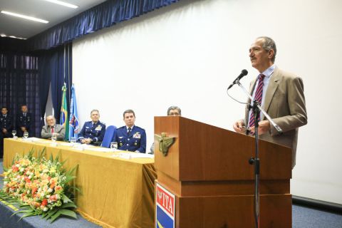 Aldo Rebelo, paraninfo das turmas de pós-graduação 2015