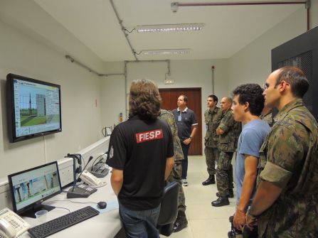 Estudantes de Engenharia Aeroespacial do ITA cursam disciplina no CLA