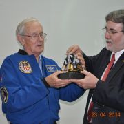 ITA Recebe Astronauta da Nasa que Participou da Missão Apollo 16